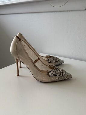 Badgley Mischka Champagne Nude Crystal Embellished Pointed Pumps